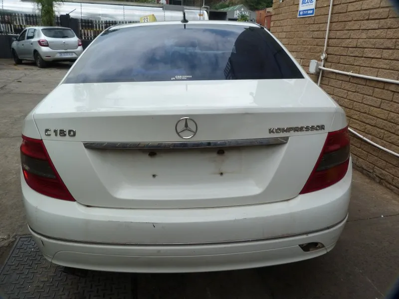 2008 Mercedes-Benz C-Class 271 view 6