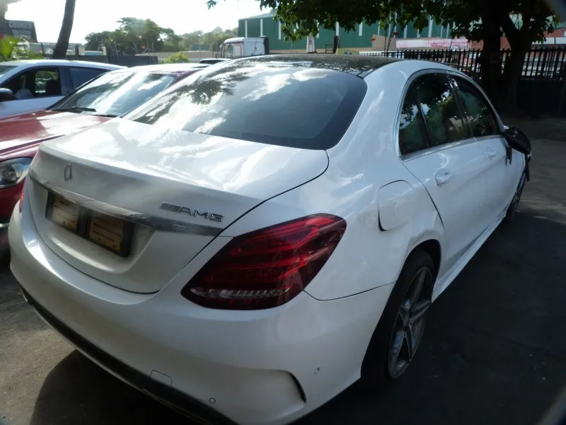 2015 Mercedes-Benz C-Class 274 view 5