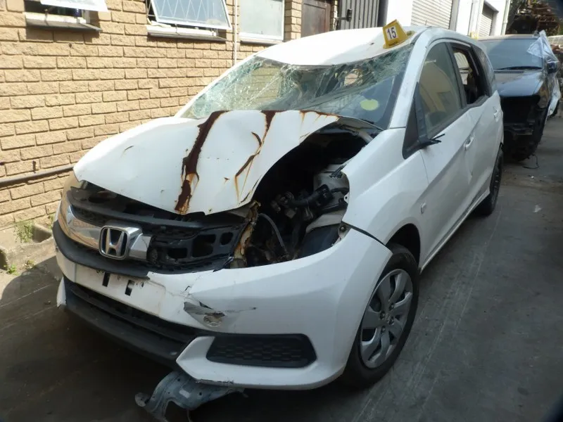 2015 Honda Mobilio view 4