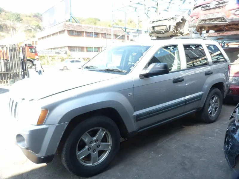 2007 Jeep Grand Cherokee view 3