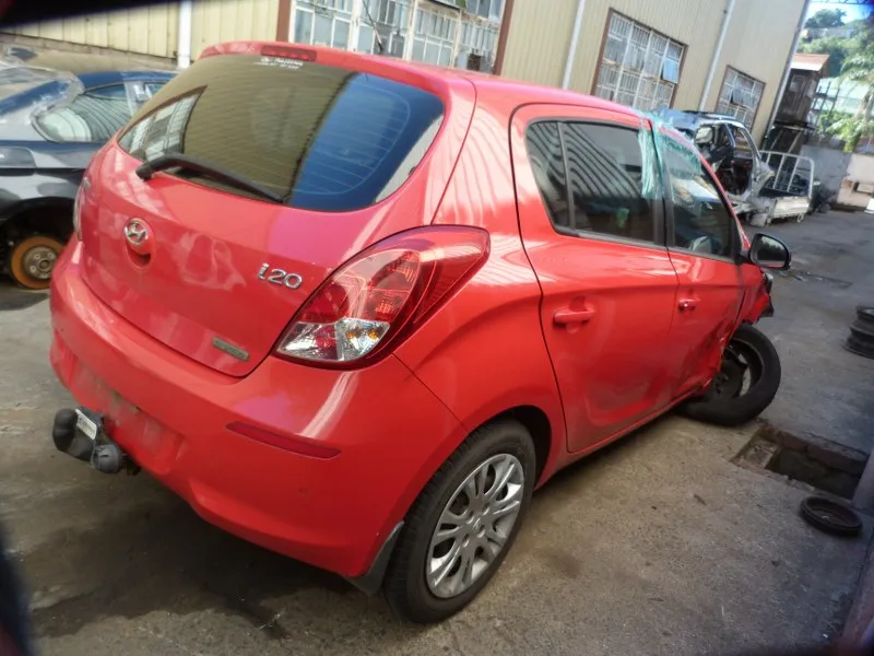2013 Hyundai i20 D4FC view 5