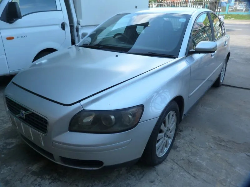 2006 Volvo S40  view 3