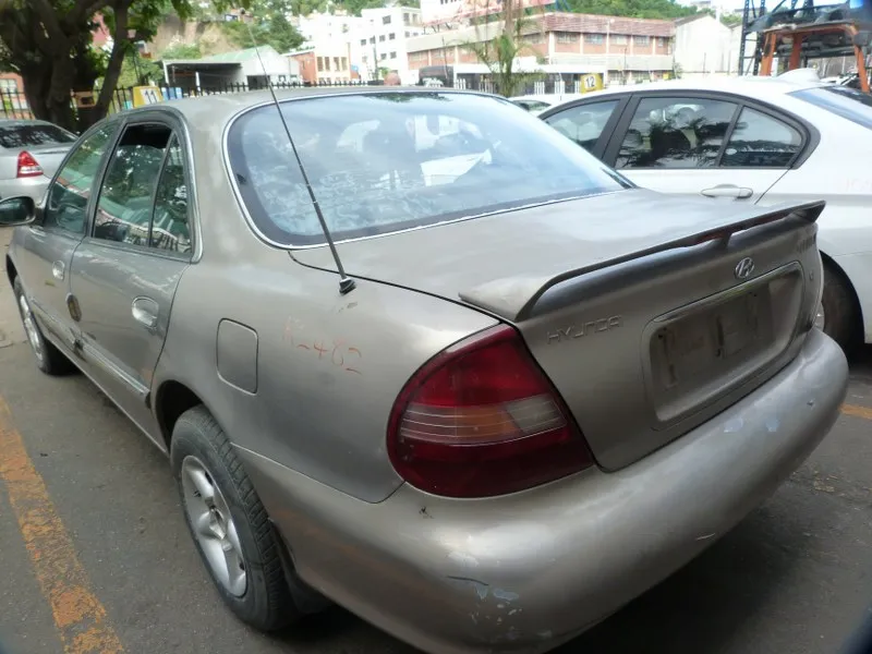 1998 Hyundai Sonata G4CP view 5