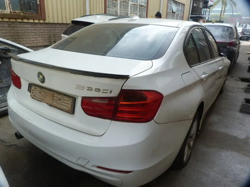 2014 BMW 3 Series view 5