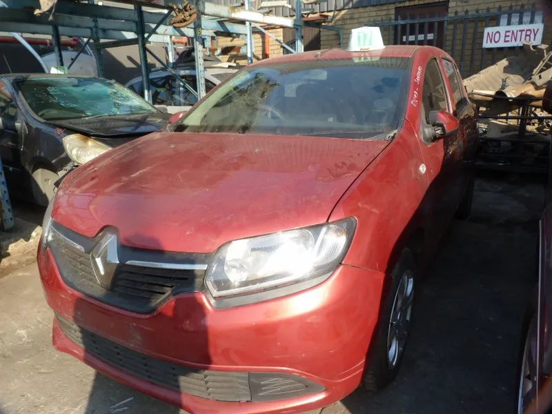 2016 Renault Sandero H4BA view 3