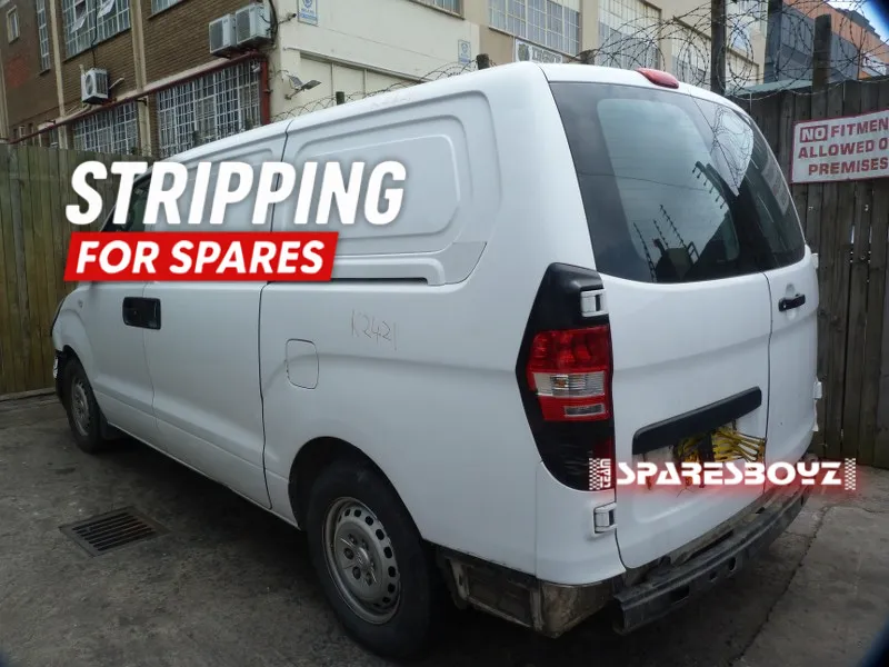 2013 Hyundai H-1 view 2