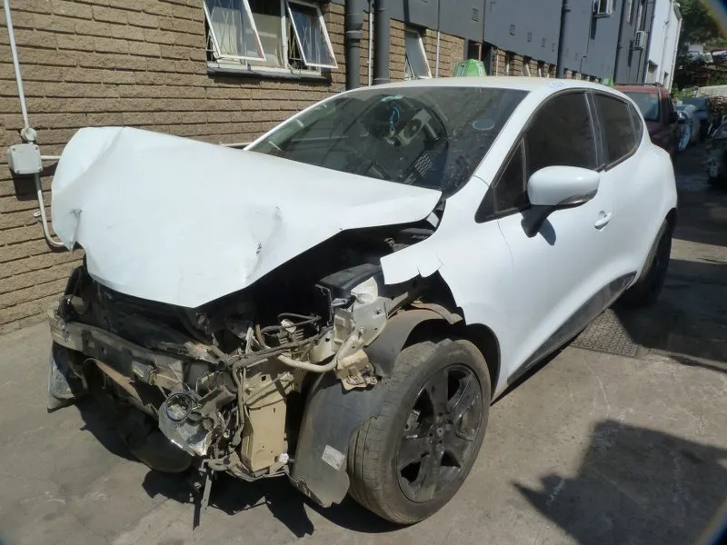 2016 Renault Clio view 2