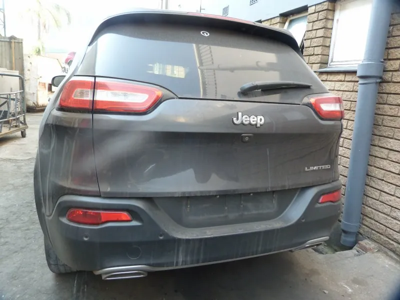 2016 Jeep Cherokee thumbnail 3