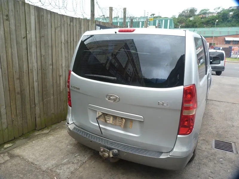 2010 Hyundai H-1 G4KG view 5