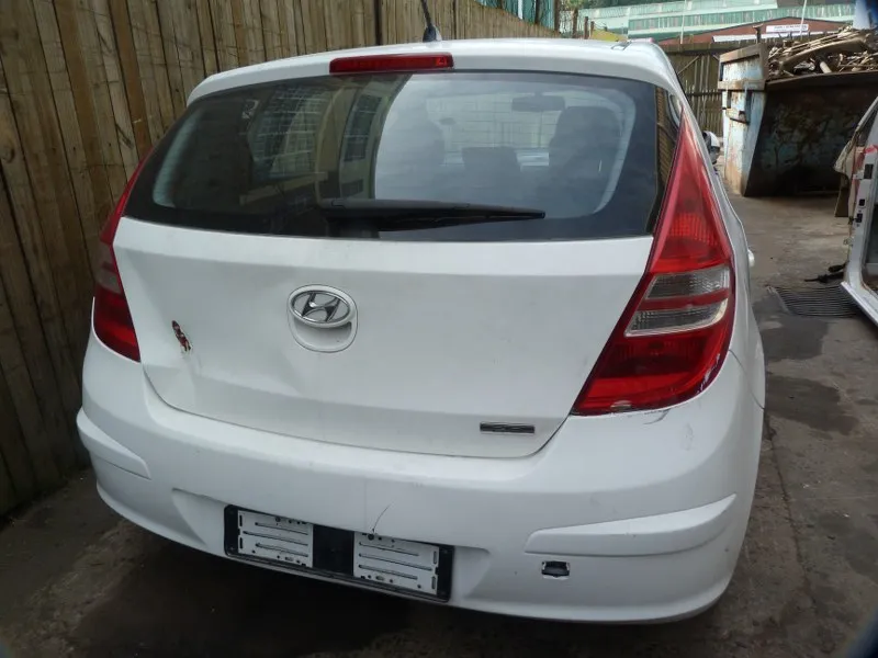 2010 Hyundai i30 G4GC view 5