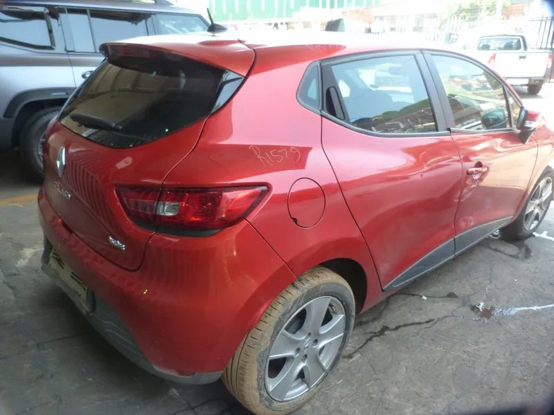 2014 Renault Clio H4BA view 6