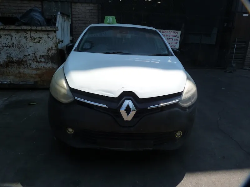 2014 Renault Clio  view 3