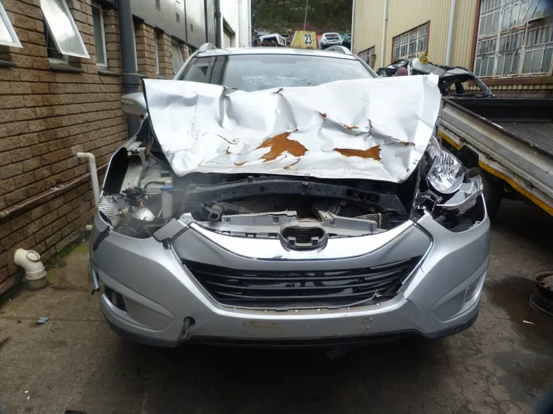 2011 Hyundai ix35 G4KE view 2