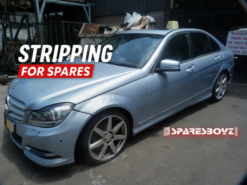 2012 Mercedes-Benz C-Class 271 view 4