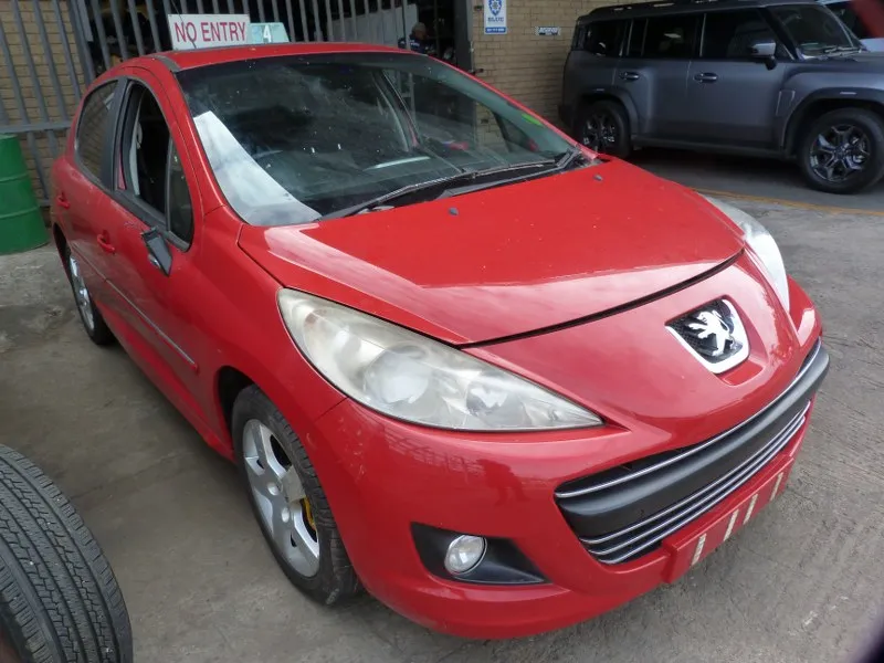 2010 Peugeot 207 10FH view 3