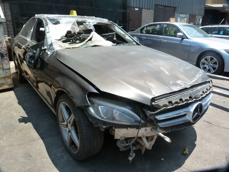 2014 Mercedes-Benz C-Class 651 view 4