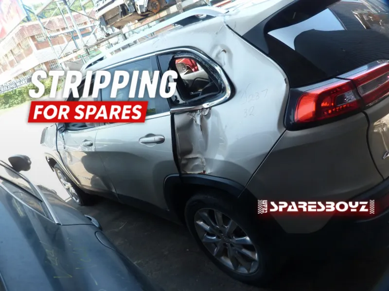 2015 Jeep Cherokee  view 4