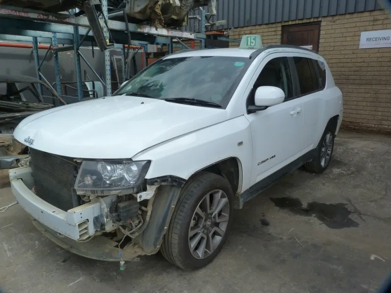 2014 Jeep Compass  view 4