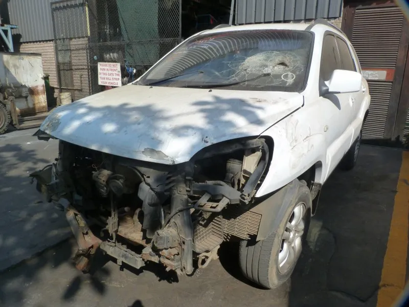 2008 Kia Sportage G4GC view 4