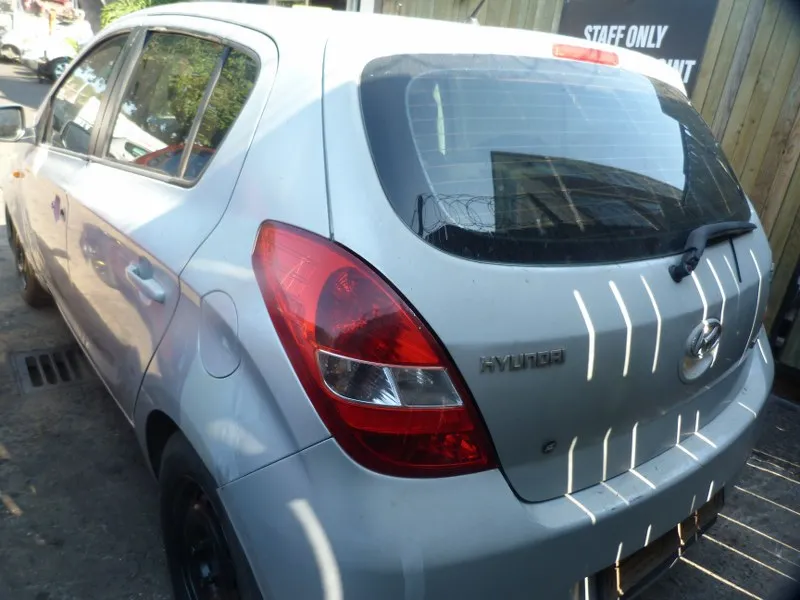 2012 Hyundai i20 G4FC view 6