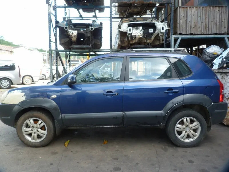 2005 Hyundai Tucson G4GC view 5
