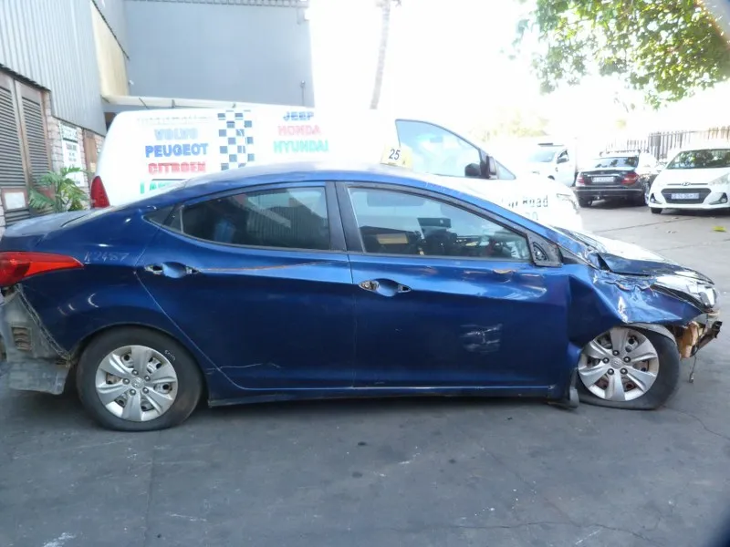 2013 Hyundai Elantra G4FG view 5