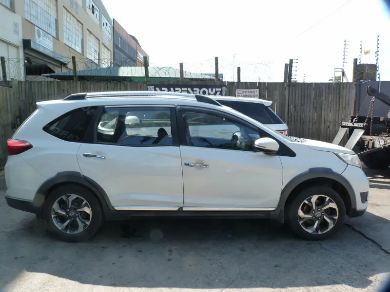 2017 Honda BR-V L15Z1 view 4