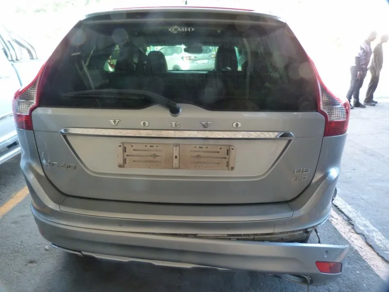 2015 Volvo XC60 D5244T view 6