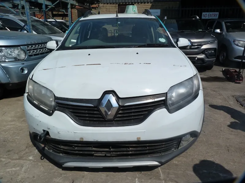 2015 Renault Sandero  view 2