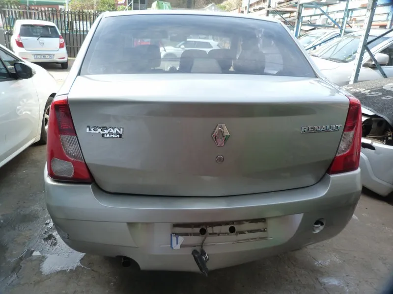 2009 Renault Logan K7M view 4