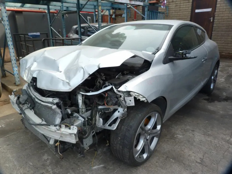 2013 Renault Megane  view 4
