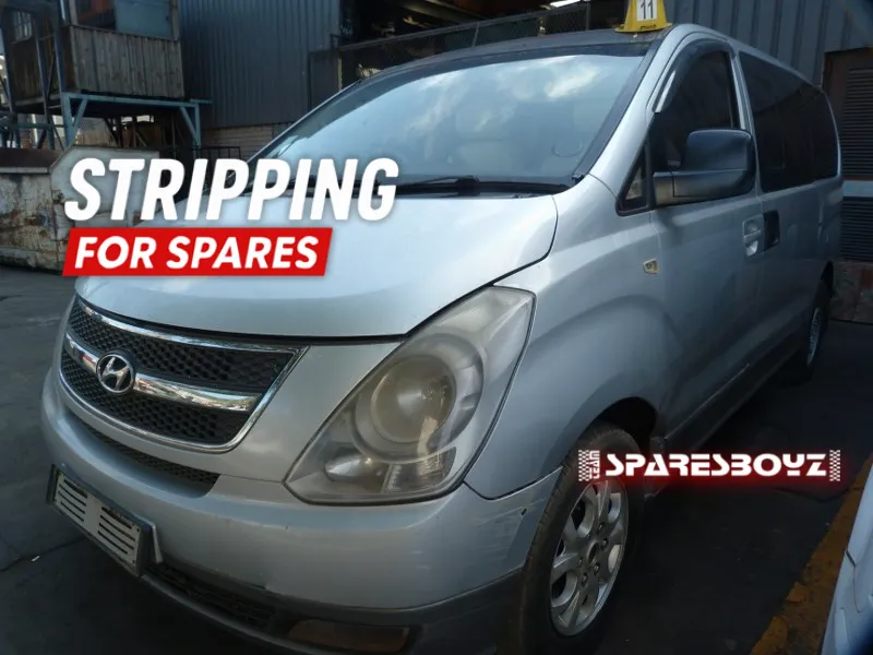 2010 Hyundai H-1 G4KG view 1