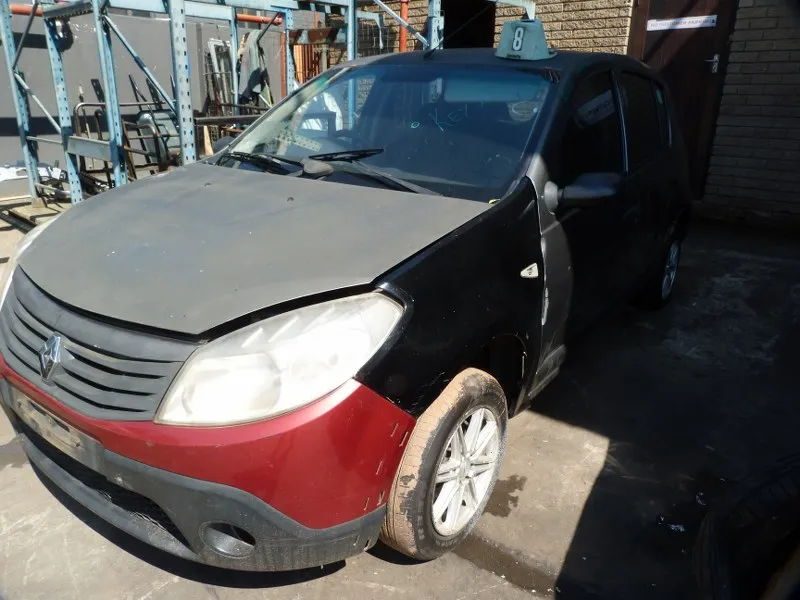 2011 Renault Sandero  view 3