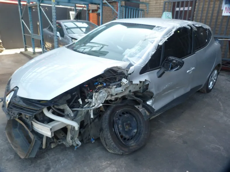 2017 Renault Clio thumbnail 3