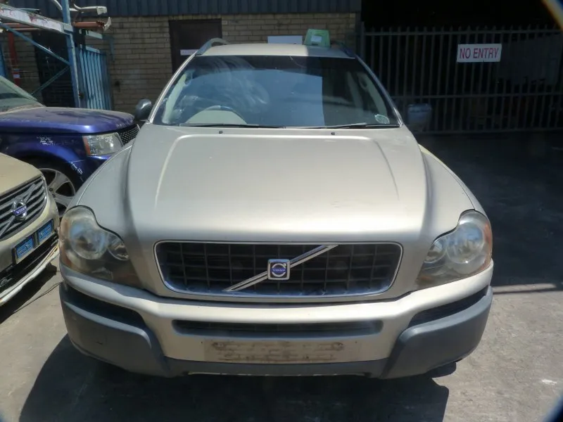 2005 Volvo XC90 B5254T view 2