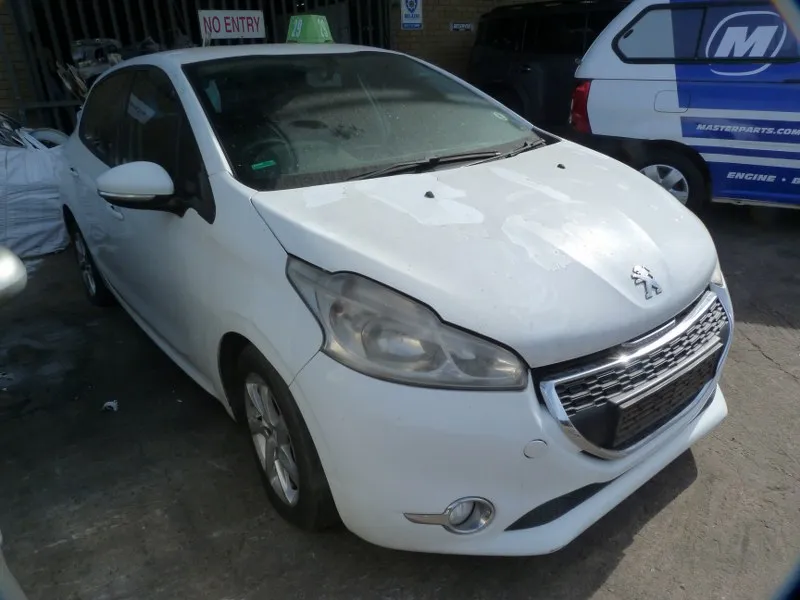 2013 Peugeot 208 thumbnail 3