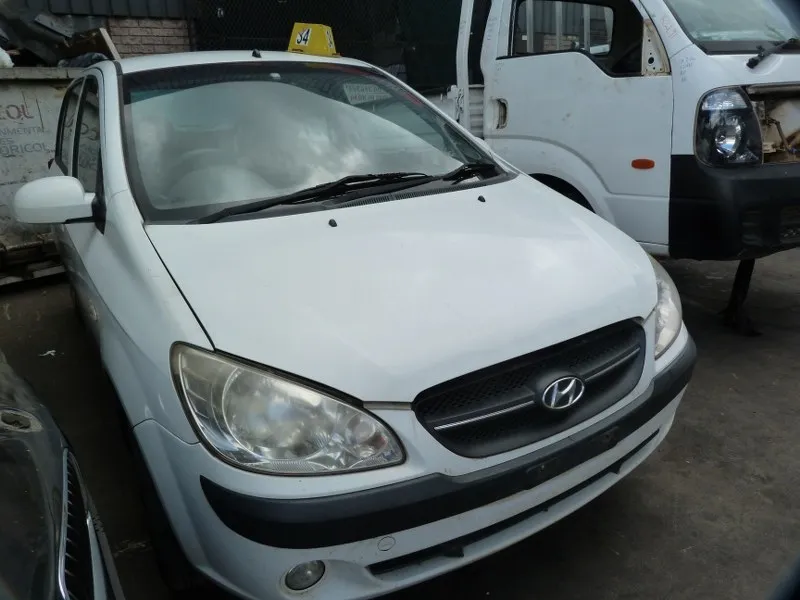 2010 Hyundai Getz G4EE view 3