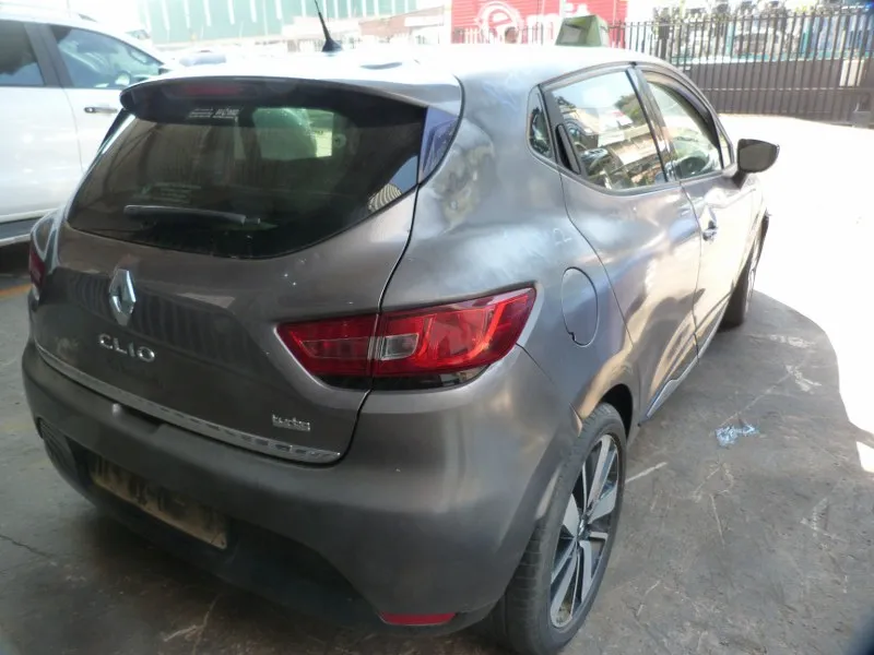 2016 Renault Clio view 3