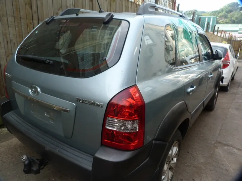 2010 Hyundai Tucson G4GC view 7