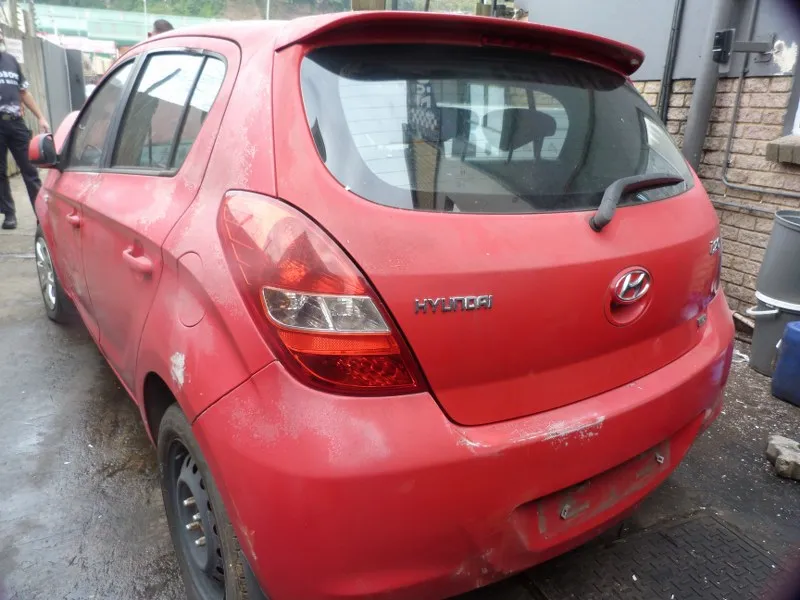 2010 Hyundai i20 G4FC view 5