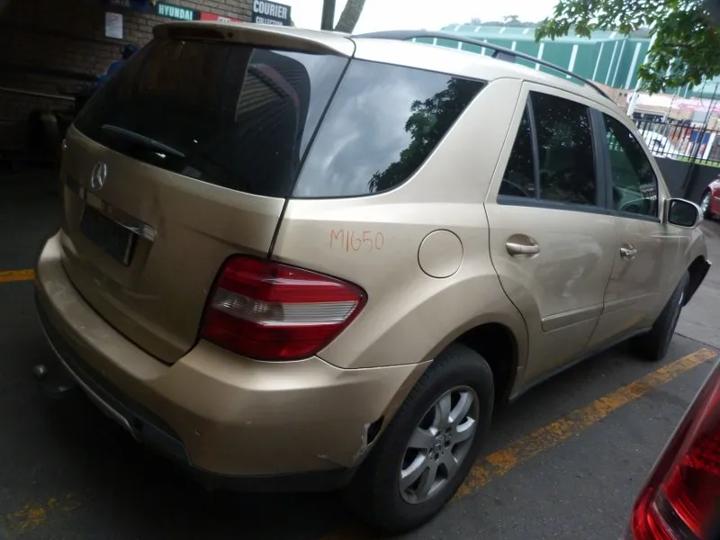 2005 Mercedes-Benz ML 272 view 5