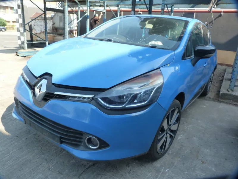2016 Renault Clio H4BA view 4