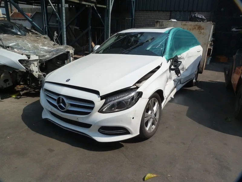 2015 Mercedes-Benz C-Class W205 view 2