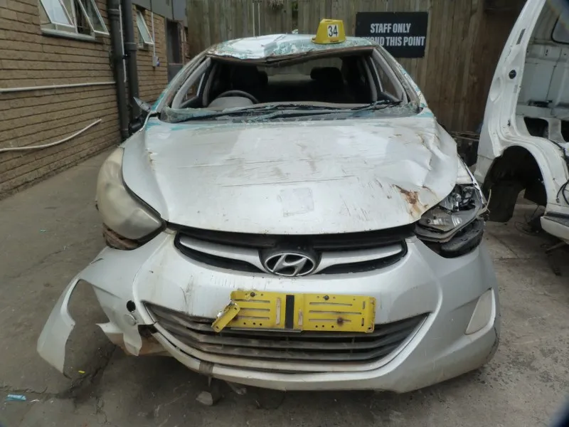 2011 Hyundai Elantra view 4