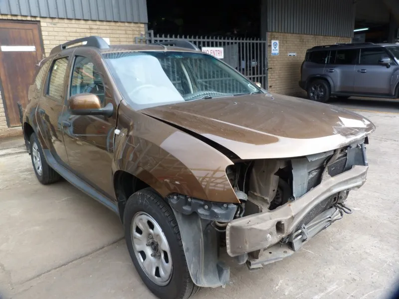 2014 Renault Duster K4M view 3