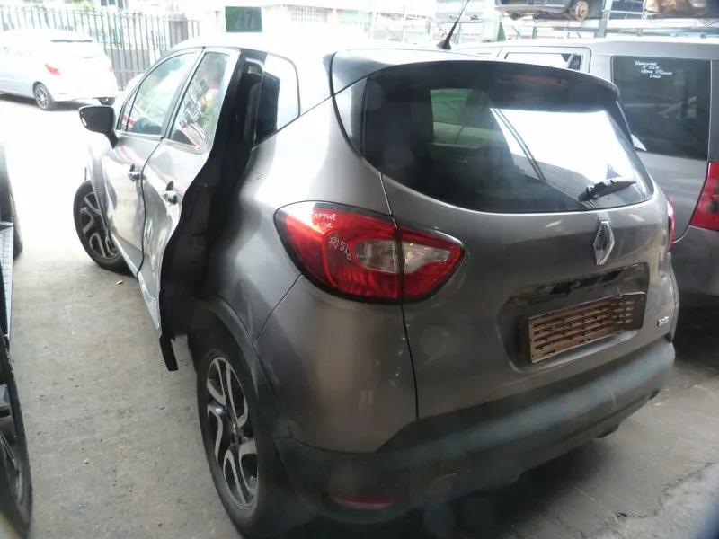 2015 Renault Captur H4BA view 6