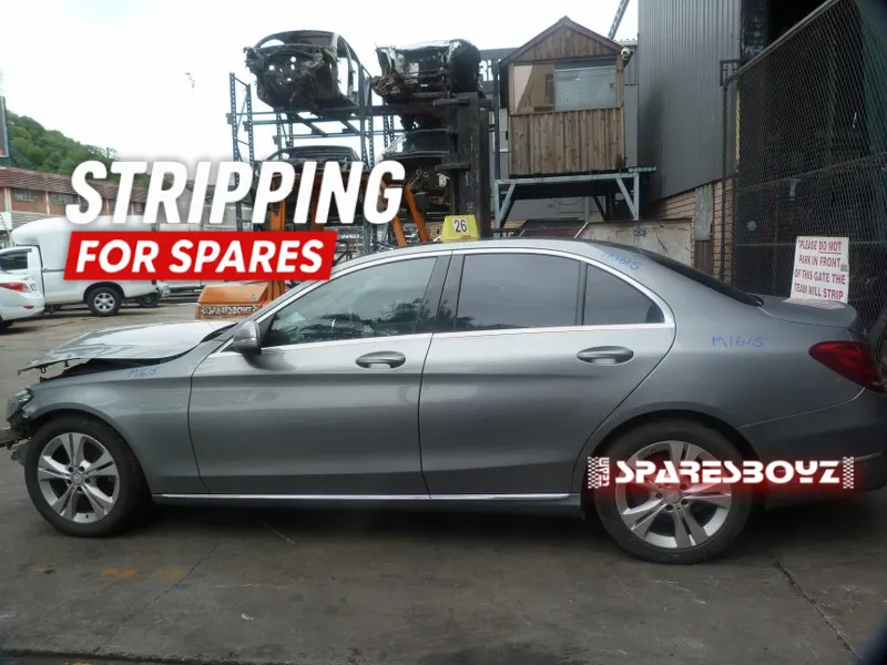 2014 Mercedes-Benz C-Class view 4