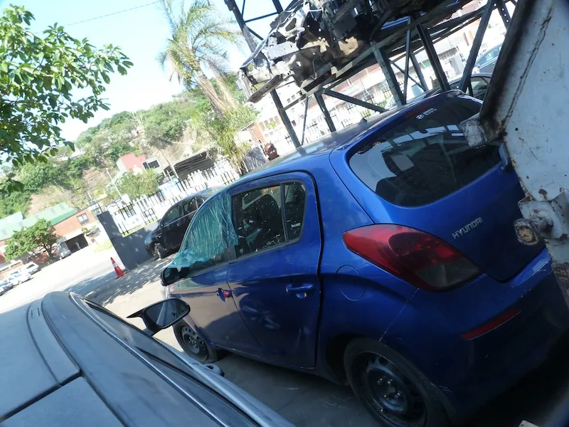 2015 Hyundai i20 D4FC view 5