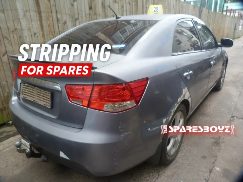 2010 Kia Cerato G4FC view 4