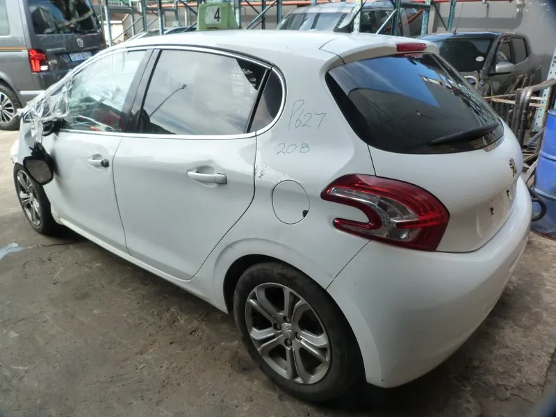 2014 Peugeot 208 thumbnail 5